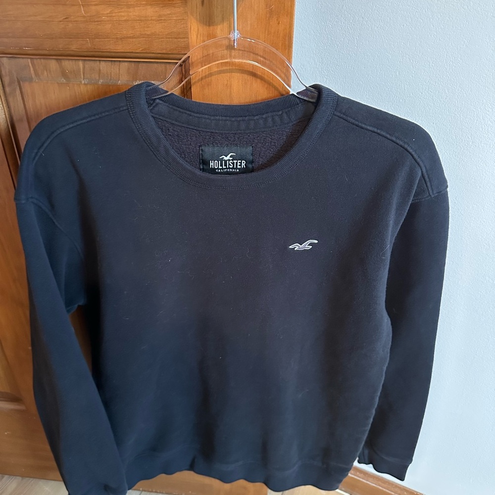 Hollister Men's Black Crew Sweatshirt